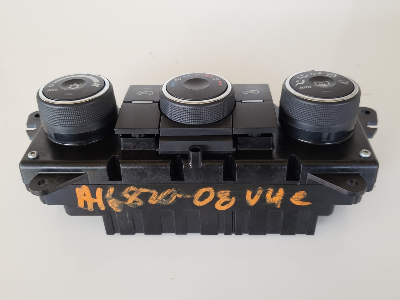 08-10 Saturn Vue 96800686 Climate Control Panel Temperature Unit A/C Heater