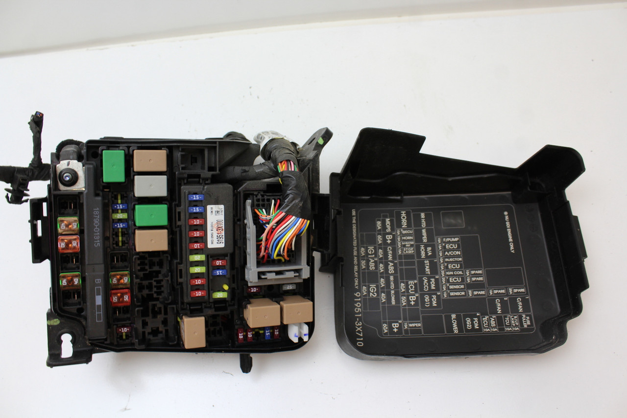 14-16 Hyundai Elantra 91201 3Y040 Fusebox Fuse Box Relay Unit Module