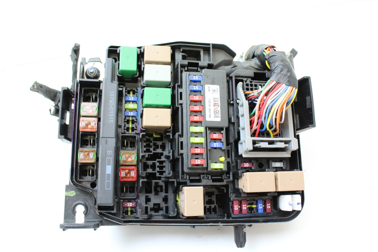 14-16 Hyundai Elantra 91201 3Y040 Fusebox Fuse Box Relay Unit Module