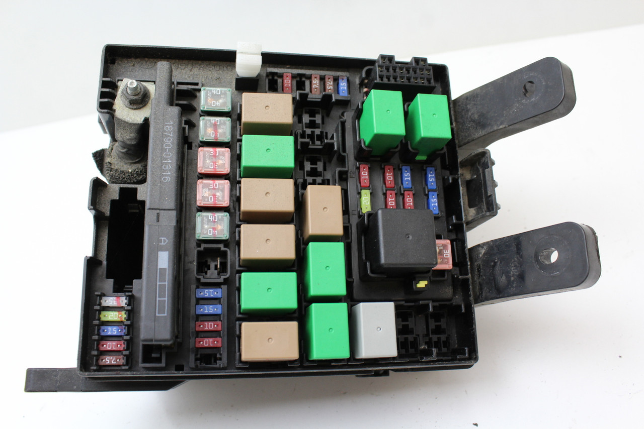 14 15 Hyundai Tucson 91305-2S280 Fusebox Fuse Box Relay Unit Module