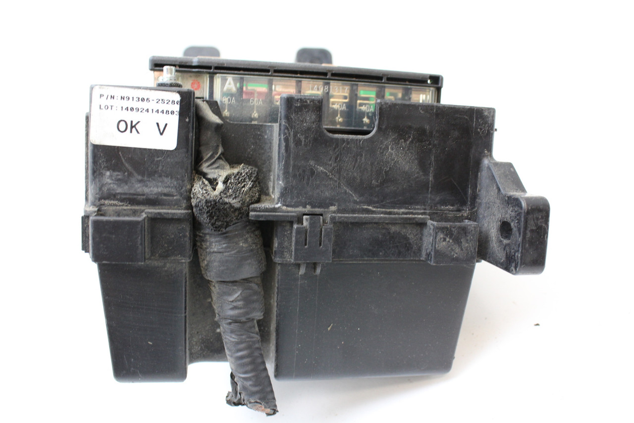 14 15 Hyundai Tucson 91305-2S280 Fusebox Fuse Box Relay Unit Module