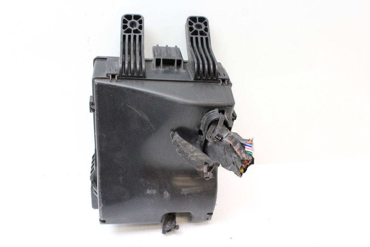 14 15 Hyundai Tucson 91305-2S280 Fusebox Fuse Box Relay Unit Module