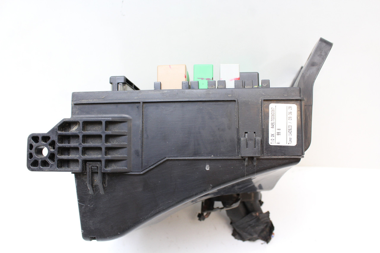 14 15 Hyundai Tucson 91305-2S280 Fusebox Fuse Box Relay Unit Module