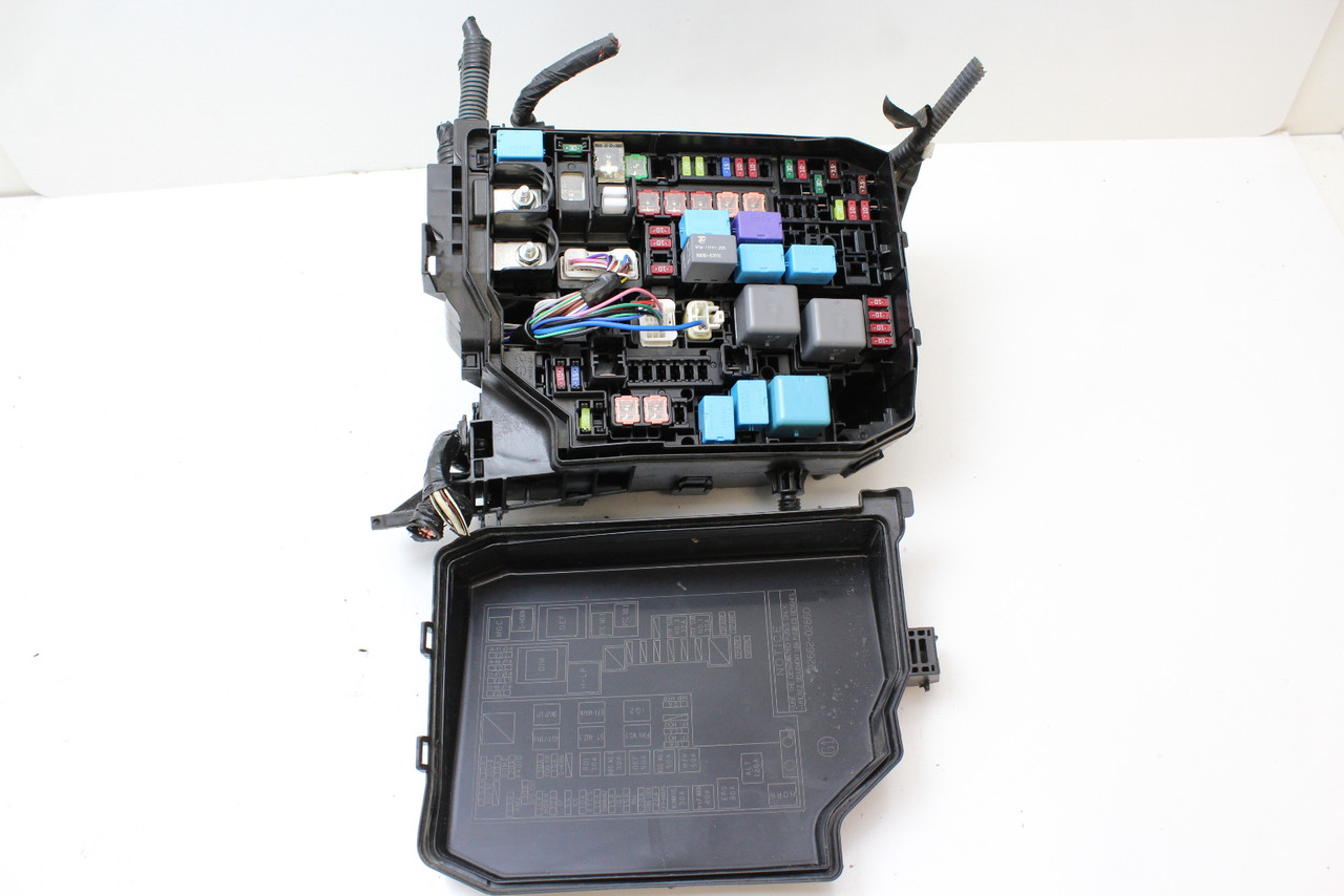 14-19 Toyota Corolla 82662-0260 Fusebox Fuse Box Relay Unit Module