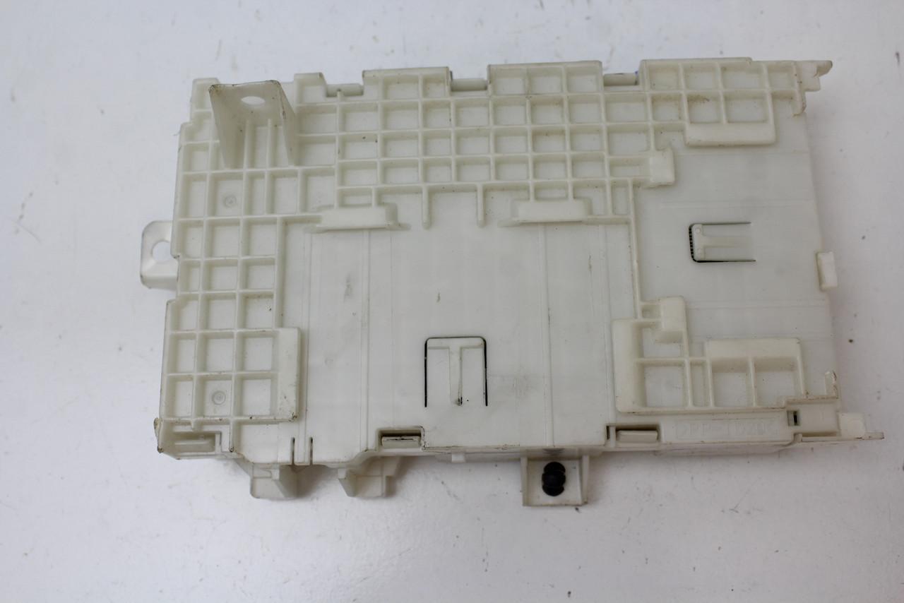 10-11 Mazda 3 BBM4 67 560J Body Control Module BCM BCU - Seabreeze
