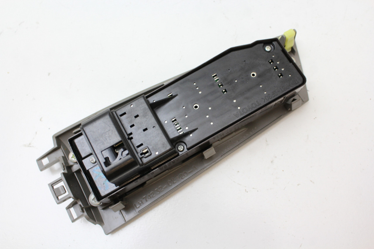 03-08 Toyota Corolla 84820-01021 Drivers Side Left Master Window