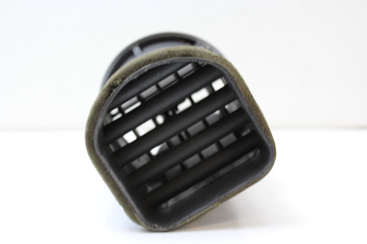 05-07 Ford Freestyle 5F9X-19C681-A Right Center Air Vent Dash