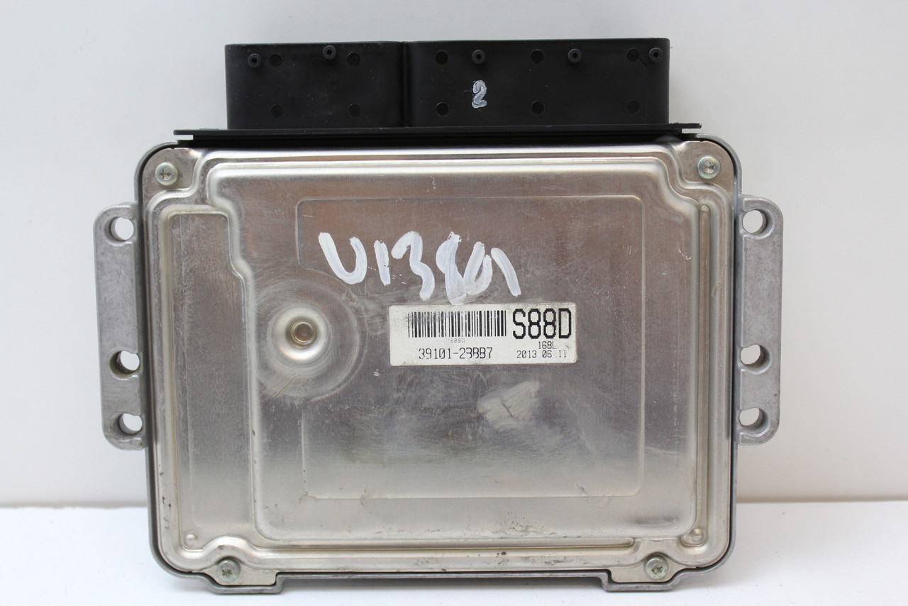 2013 13 Hyundai Veloster 39110-2BBB7 Computer Engine Control ECU ECM Module