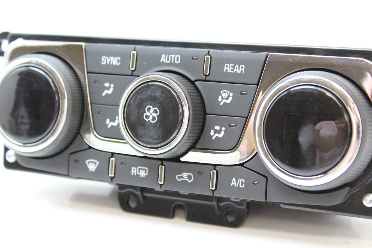 2013 13 Buick Enclave 23120467 Climate Control Panel Temperature Unit A/C Heater