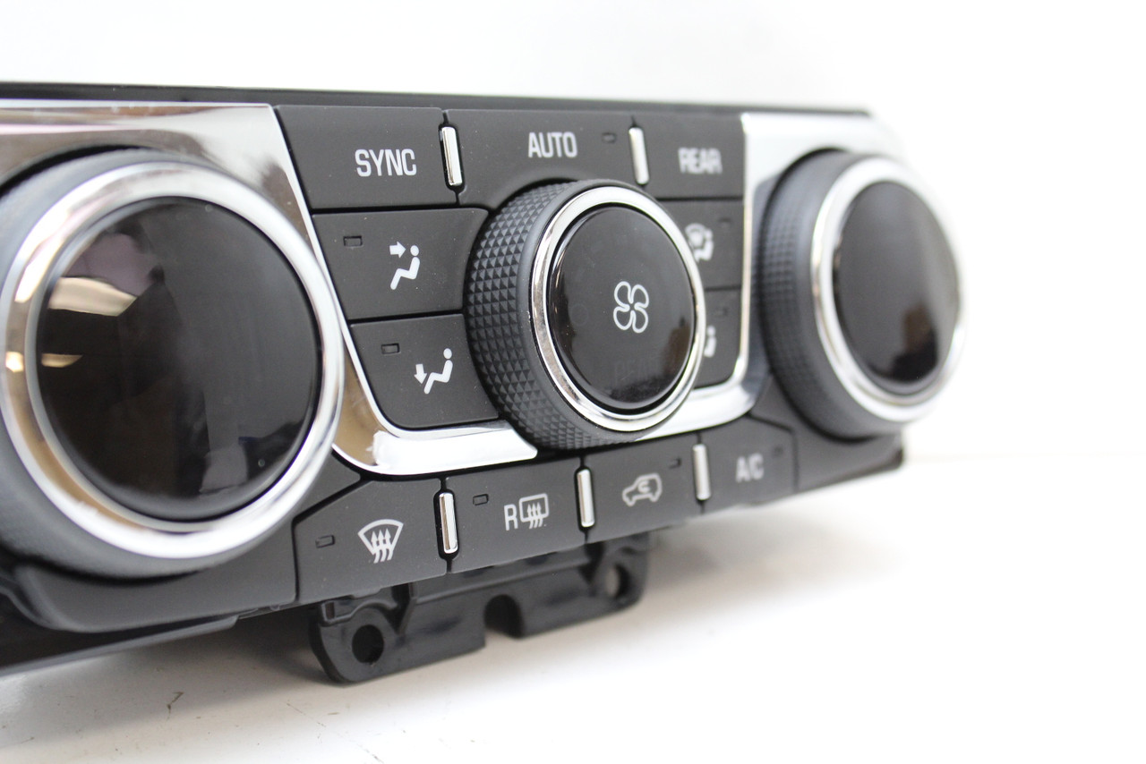 13-17 Chevrolet Traverse 23251326 Climate Control Panel