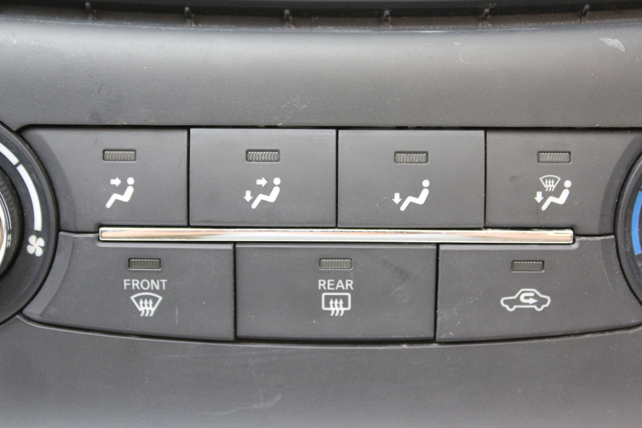 15-17 Nissan  Sentra 27500 4AT2A Climate Control Panel Temperature A/C Heater 15-17 Nissan  Sentra 27500 4AT2A Climate Control Panel Temperature A/C Heater
