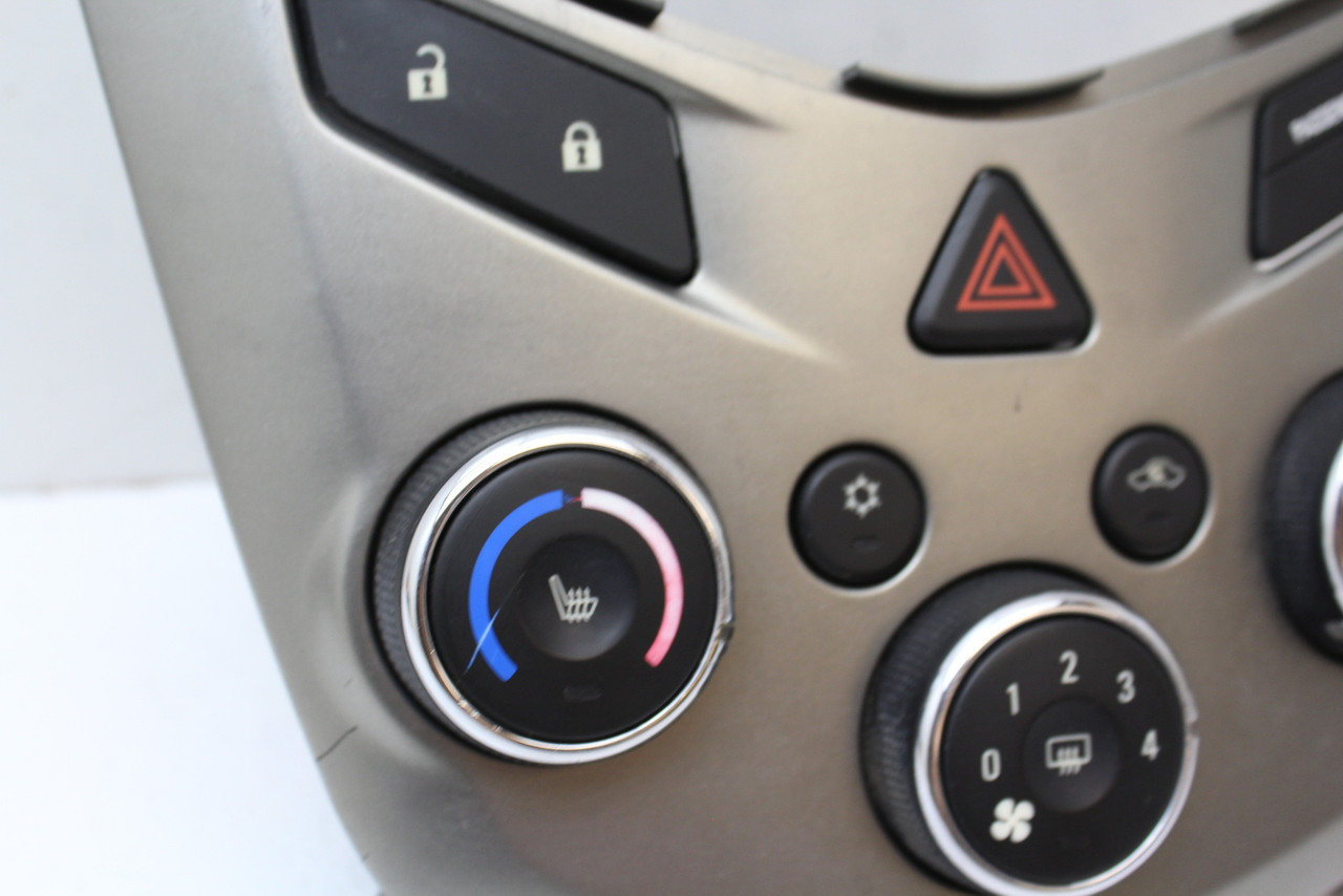 15-16 Chevrolet Sonic 94781799 Climate Control Panel Temperature Unit A/C Heater