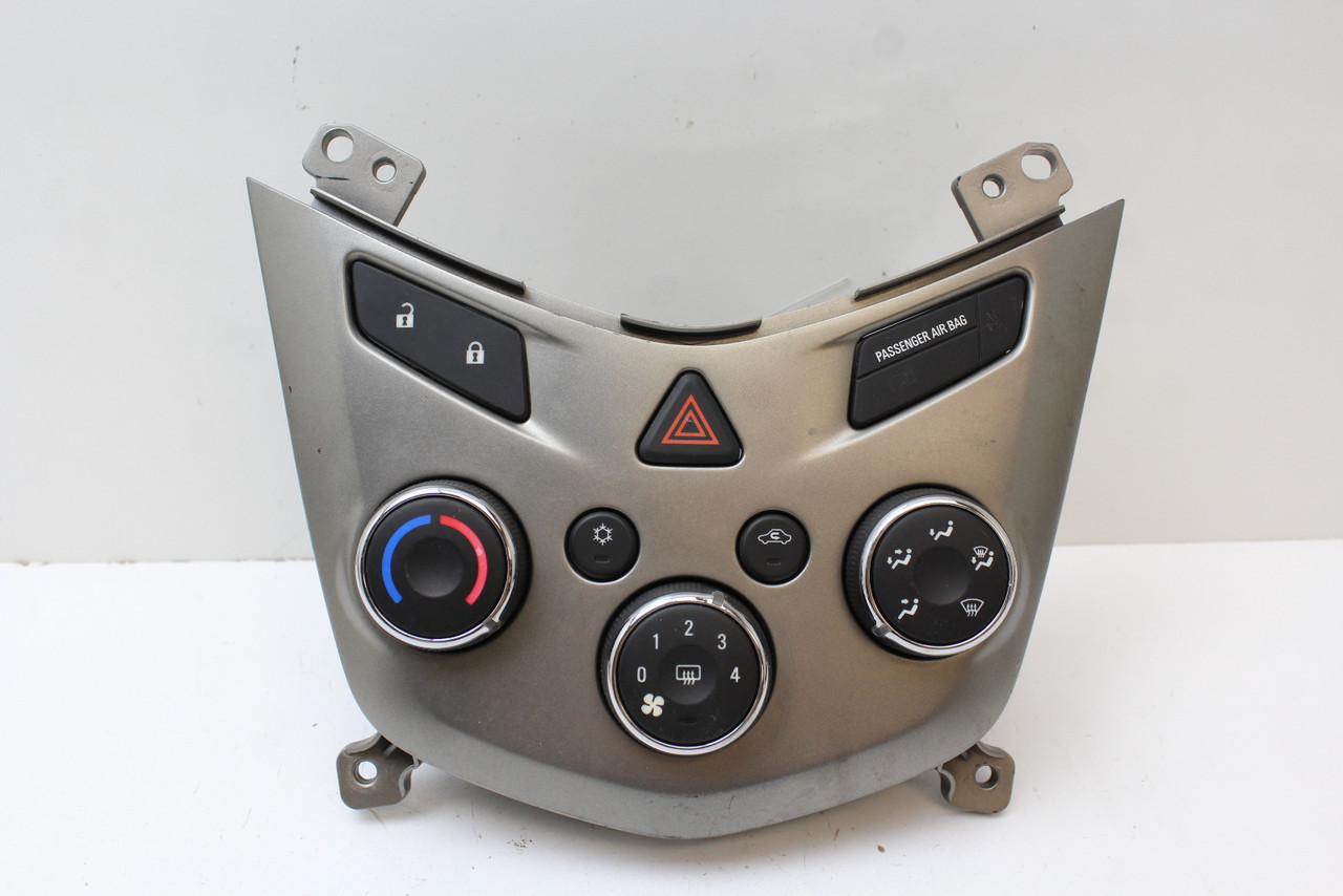 2012 Chevrolet Sonic 95466006 Climate Control Panel Temperature Unit A/C Heater