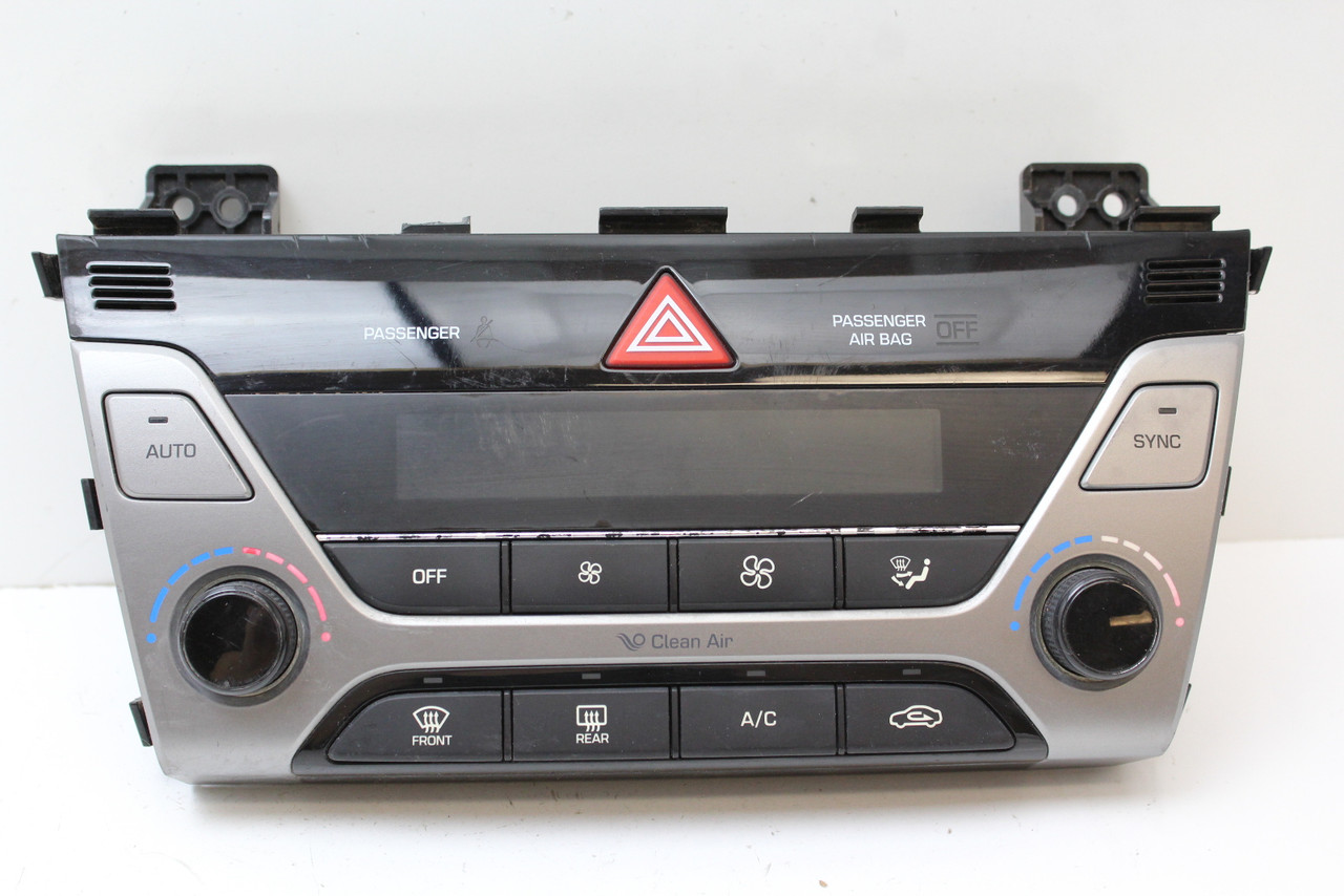 17-18 Hyundai Elantra 97250-F2231RET Climate Control Panel