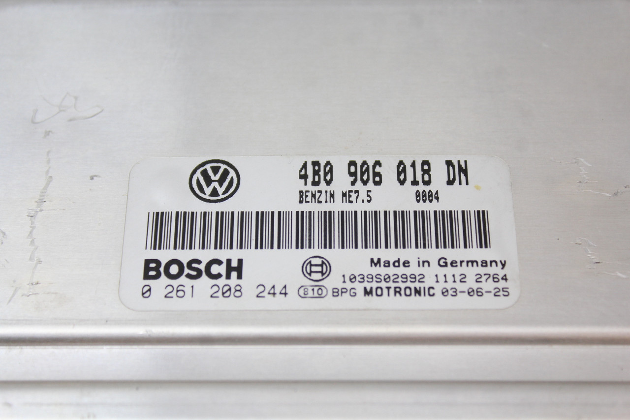 2004 04 Volkswagen Passat 4B0 906 018 DN Computer Engine Control ECU ECM Module