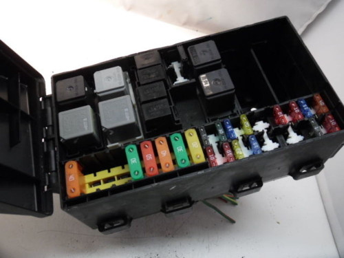 05 06 07 FORD FOCUS 3S4T-14A142-AA FUSEBOX FUSE BOX RELAY UNIT MODULE K5135