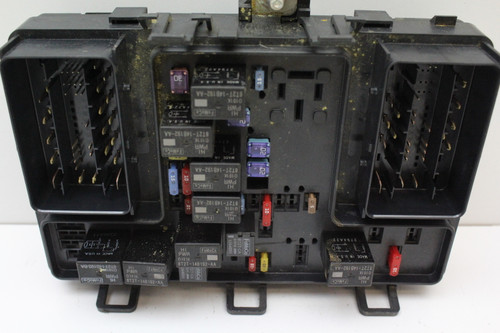2015 15 Lincoln MKZ FG9T-14A067-BA Fusebox Fuse Box Relay Unit Module