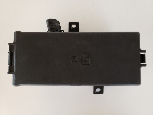 2012-2014 Ford Mustang AR3T-14A003-AB Fusebox Fuse Box Relay Unit Module