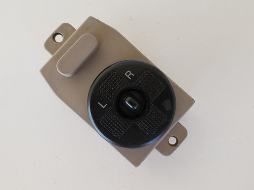 02-05 Kia Sedona 621W04410 Drivers Side Left Mirror Switch OEM