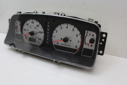 02-04 Montero Sport MR962727 Speedometer Instrument Cluster Gauges