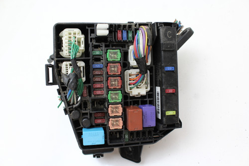 06-11 Toyota Yaris 82641-47020 Fusebox Fuse Box w/ Integration Relay Module