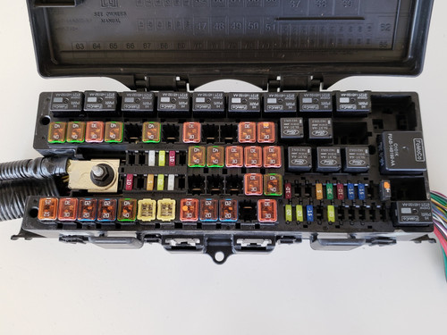 2012 Ford Expedition 9L1T-14A003-BA Fuse Box Fusebox Relay Unit Module