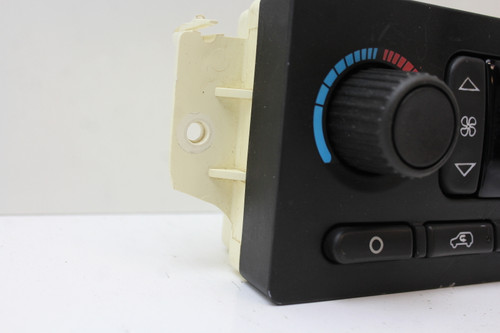 05 06 Chevrolet Trailblazer 15203179 Climate Control Panel Temperature Unit A/C