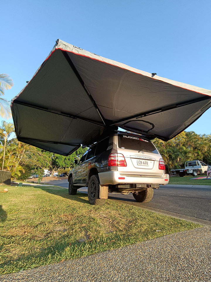 2.5m 270 Quick Shade Passenger side no RTT access Ex Demo