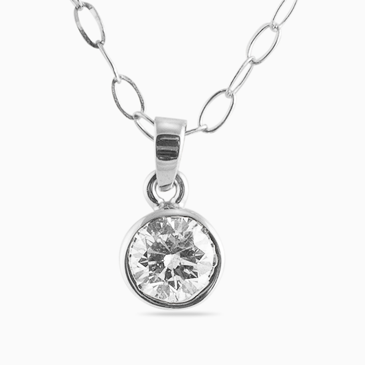 سلسلة ذهب دائري عيار 18 قيراط مزينة بالألماس للأطفال https://cdn11.bigcommerce.com/s-h0pydczb5e/images/stencil/1280w/products/370/1522/LNE00039-1__45748.1741687139.jpg