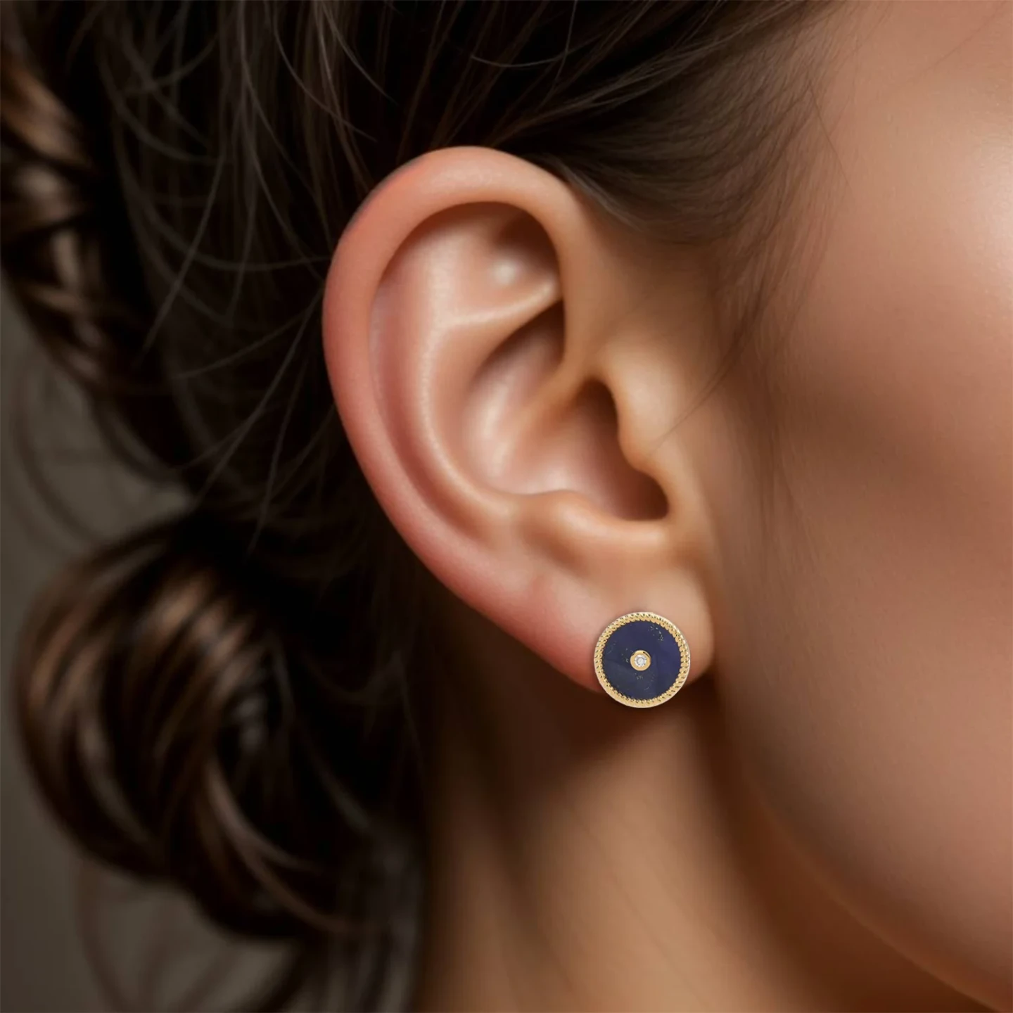 Twisted Frame & Round Blue Stone Diamond Stud Earrings in 18K Gold - 2 Twisted Frame & Round Blue Stone Diamond Stud Earrings in 18K Gold - 2