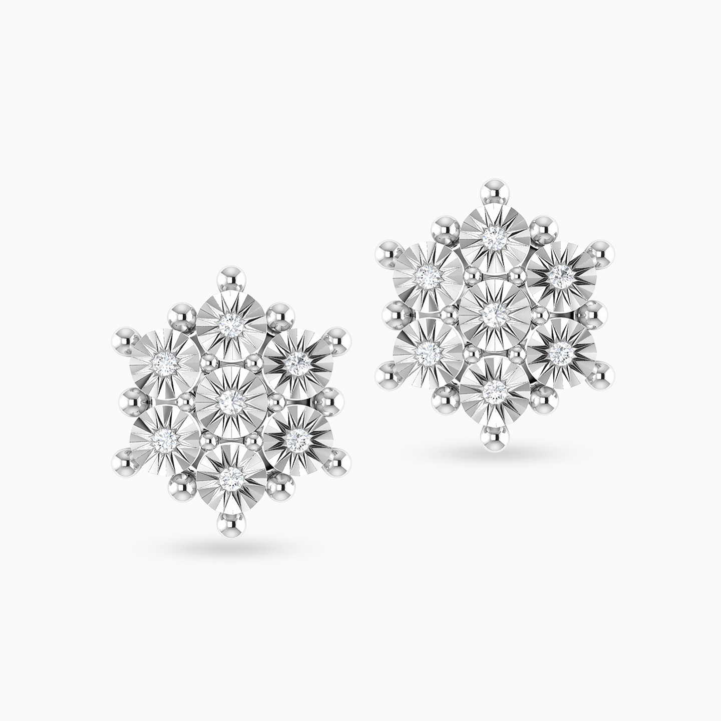 أقراط صغيرة ذهب دائرية عيار 18 قيراط مزينة بالألماس  