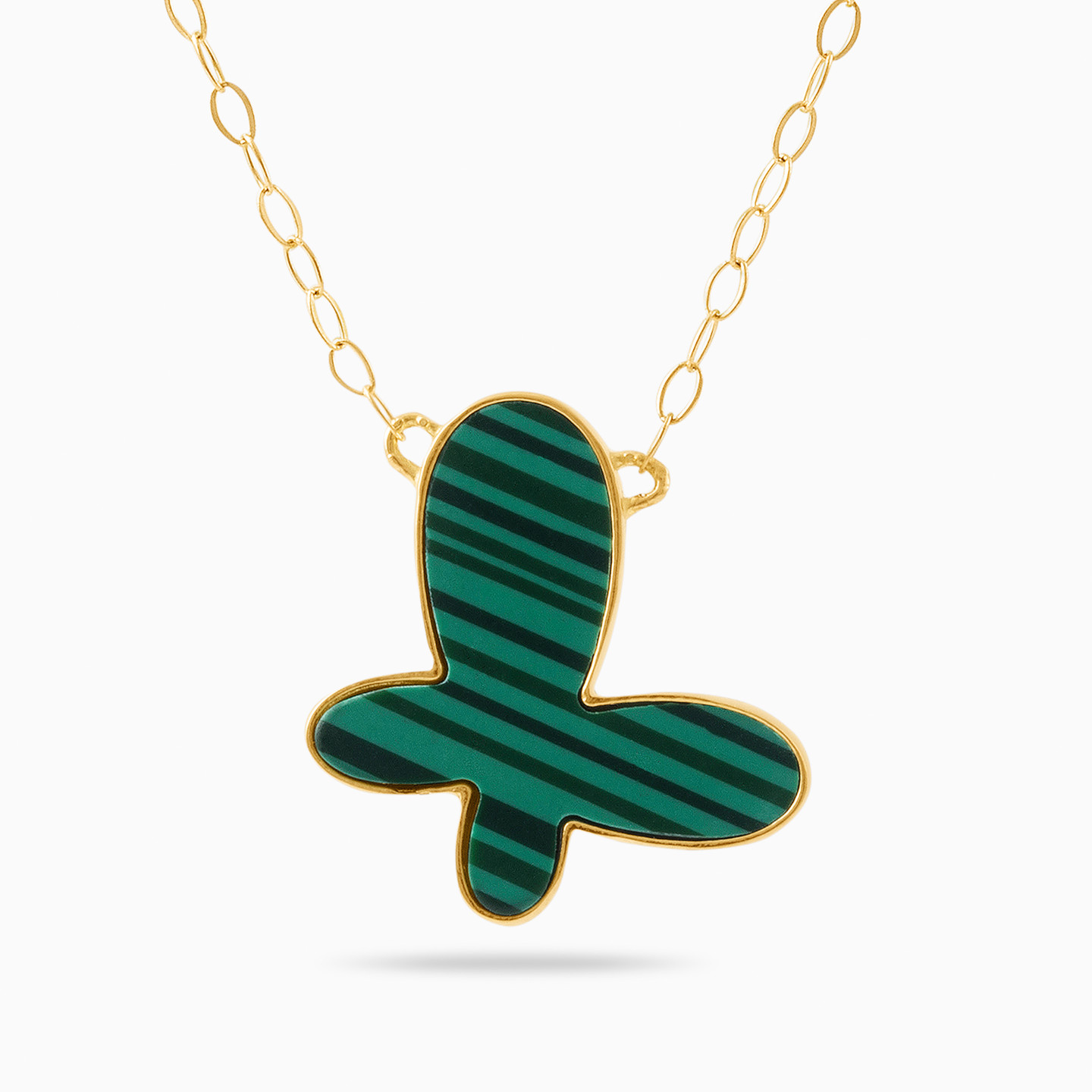 سلسلة ذهب فراشة عيار 18 قيراط مزينة بحجر أخضر سلسلة ذهب فراشة عيار 18 قيراط مزينة بحجر أخضر