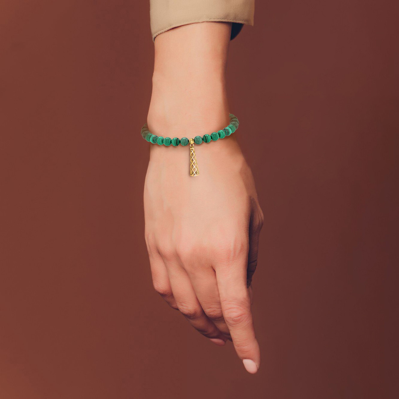Triangle Green Stones Bead Bracelet in 18K Gold - 4 Triangle Green Stones Bead Bracelet in 18K Gold - 4