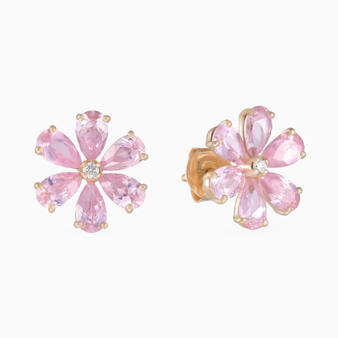 أقراط شكل وردة ذهب عيار 18 قيراط مزينة بالألماس والأحجار الوردية