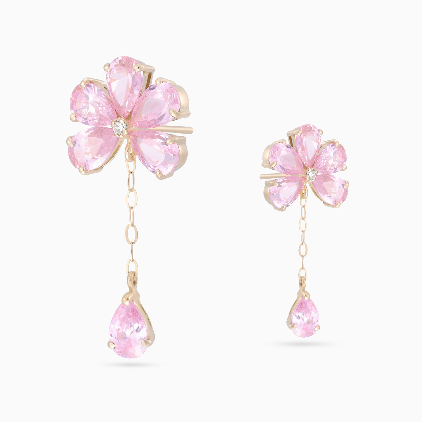 أقراط شكل وردة ذهب عيار 18 قيراط مزينة بالألماس والأحجار الوردية - 4 أقراط شكل وردة ذهب عيار 18 قيراط مزينة بالألماس والأحجار الوردية - 4