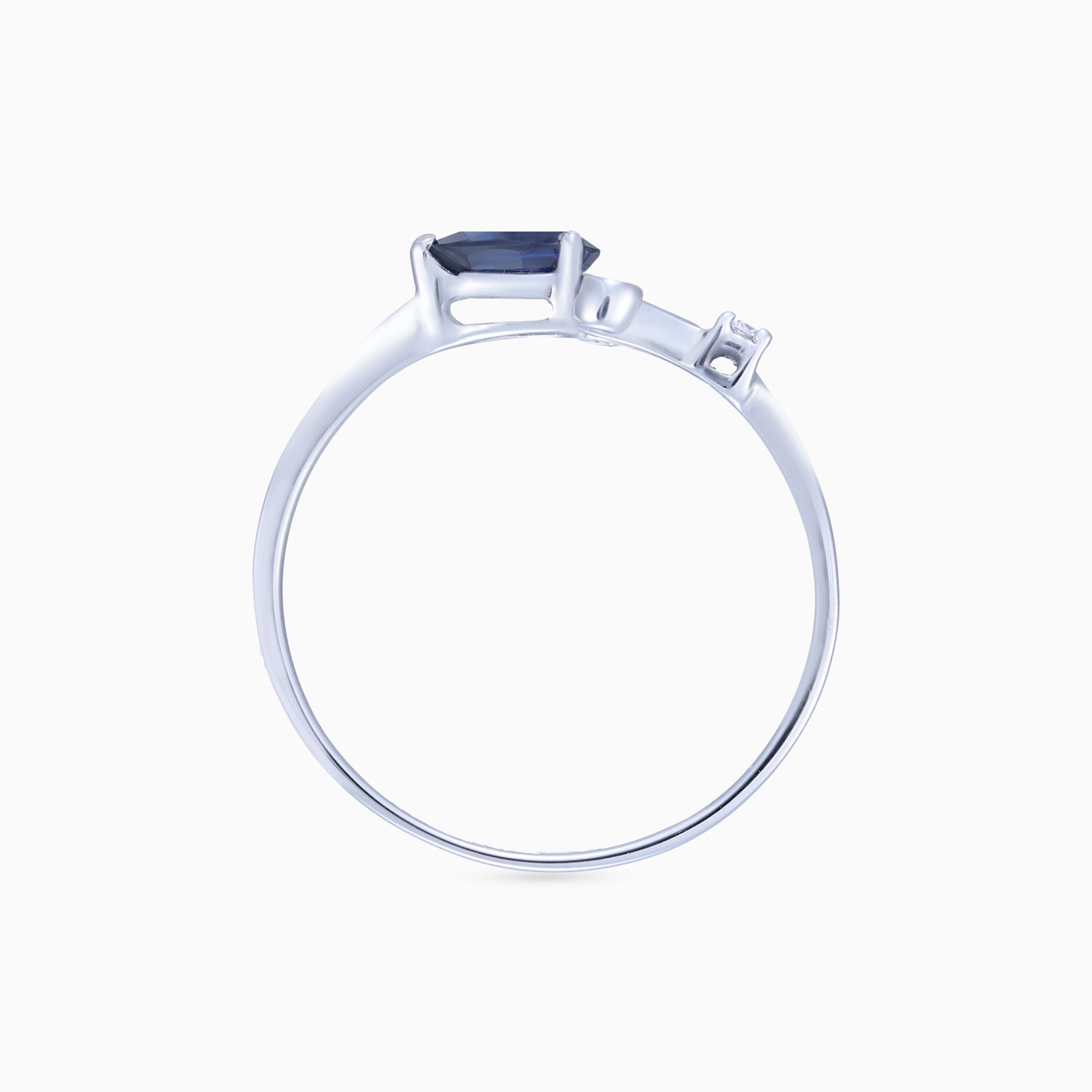 Diamonds & Blue Stone Ring in 18k Gold - 5 Diamonds & Blue Stone Ring in 18k Gold - 5
