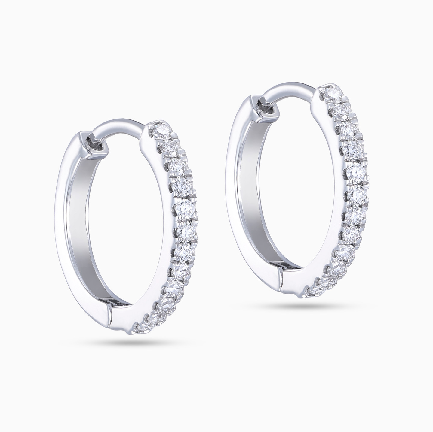 Diamond Hoop Earrings in 18K Gold - 4 Diamond Hoop Earrings in 18K Gold - 4