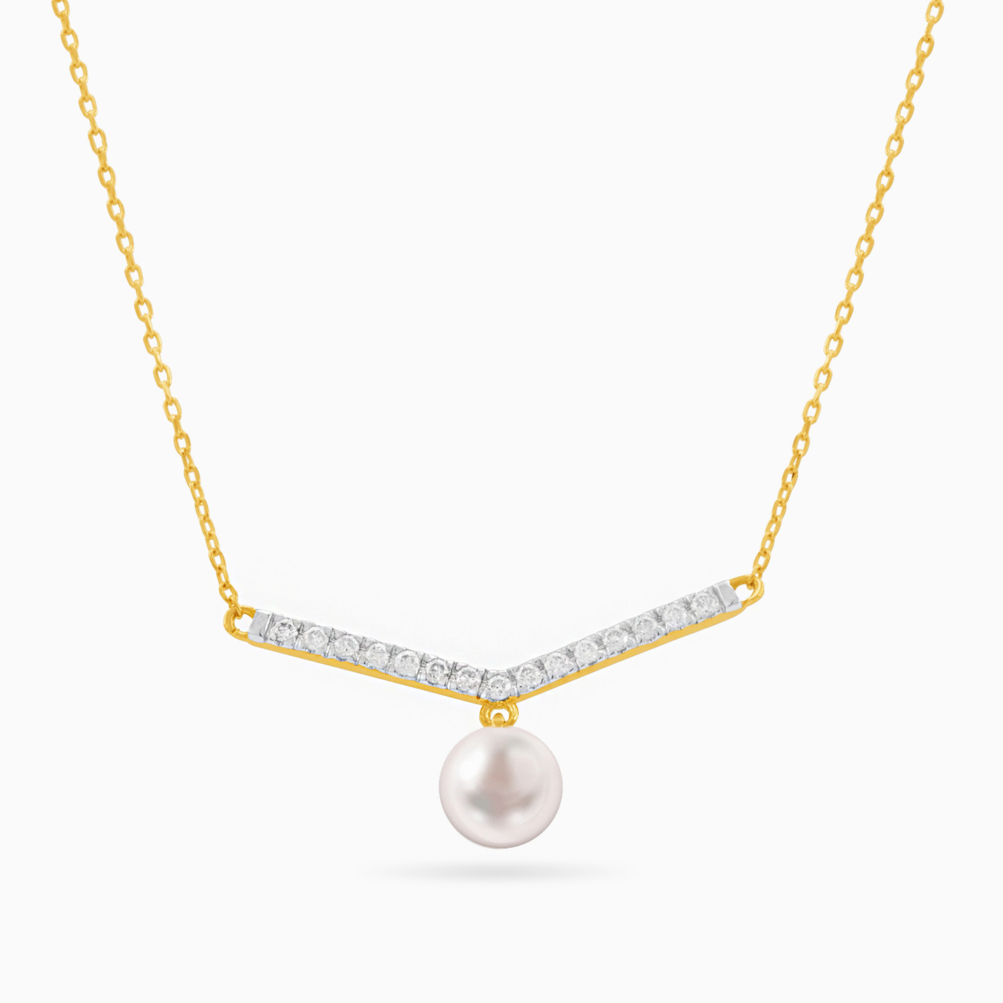 Round Diamond & Pearl Necklace in 18K Gold Round Diamond & Pearl Necklace in 18K Gold