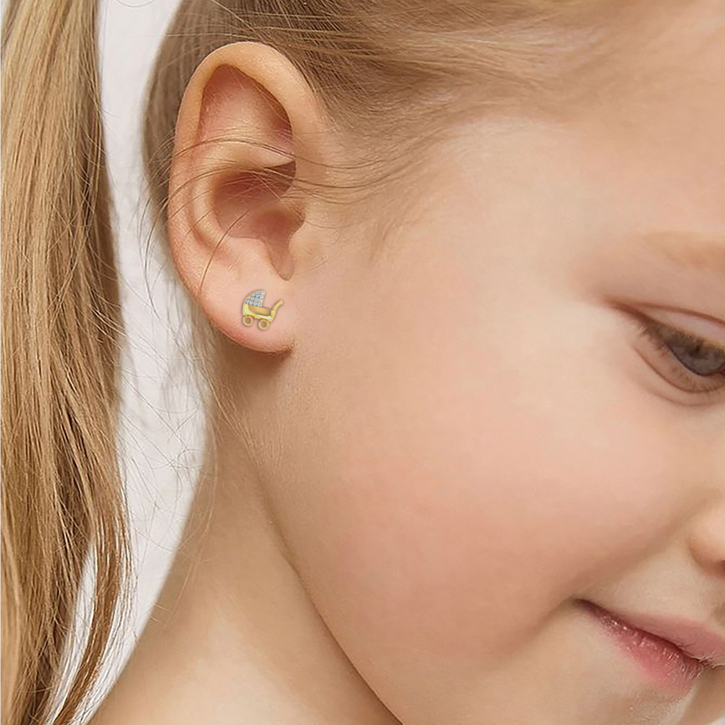 أقراط صغيرة شكل عربة أطفال ذهب عيار 18 قيراط مزينة بأحجار الزركون للأطفال - 2 أقراط صغيرة شكل عربة أطفال ذهب عيار 18 قيراط مزينة بأحجار الزركون للأطفال - 2