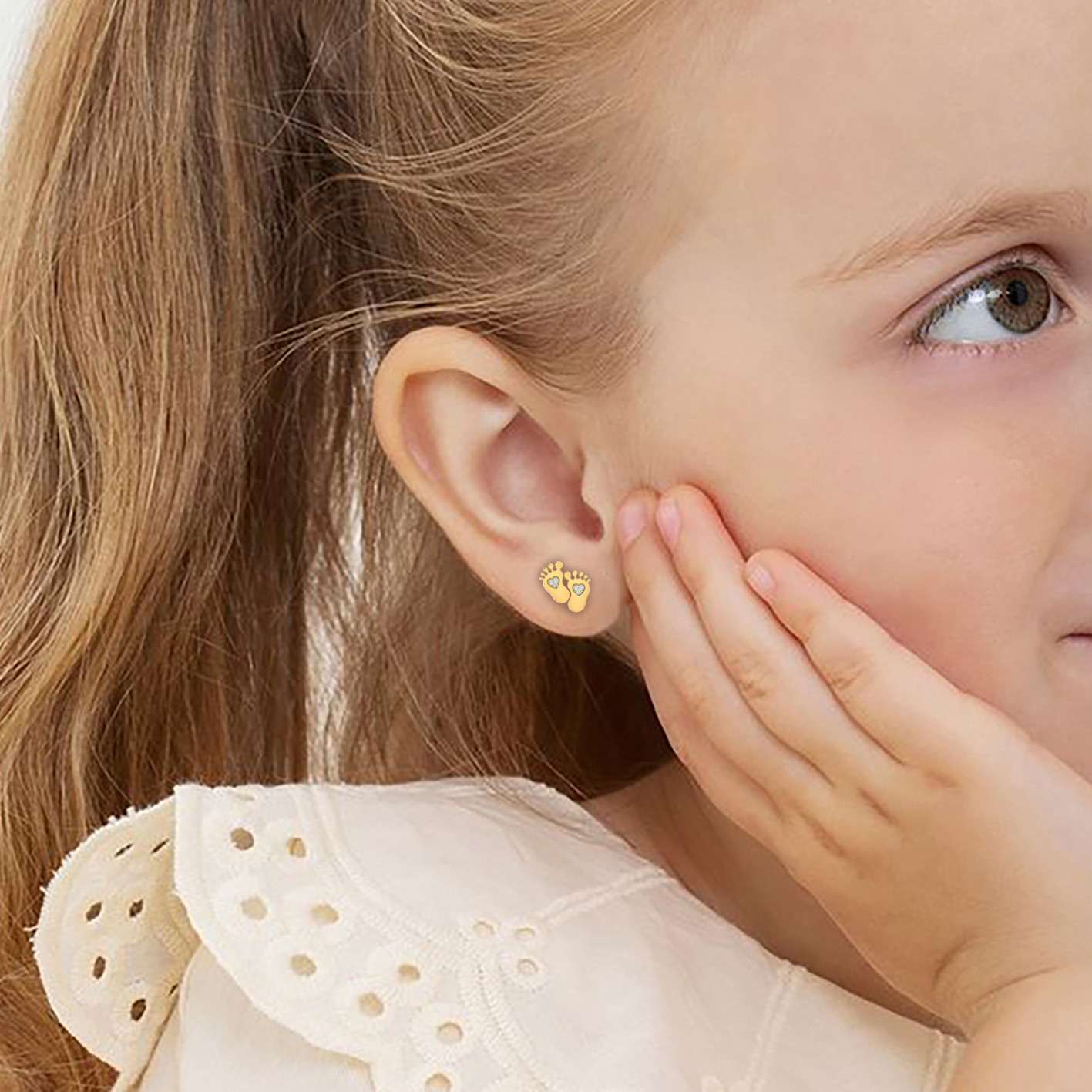 أقراط صغيرة شكل أقدام صغيرة ذهب عيار 18 قيراط مزينة بأحجار الزركون للأطفال - 2 أقراط صغيرة شكل أقدام صغيرة ذهب عيار 18 قيراط مزينة بأحجار الزركون للأطفال - 2