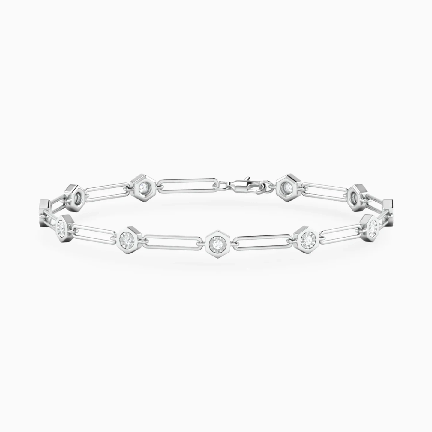 Paperclip Chain & Round Bezel Diamond Bracelet in 18K Gold Paperclip Chain & Round Bezel Diamond Bracelet in 18K Gold