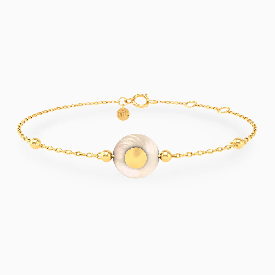 Round Mother of Pearl Chain Bracelet in 18K Gold Round Mother of Pearl Chain Bracelet in 18K Gold