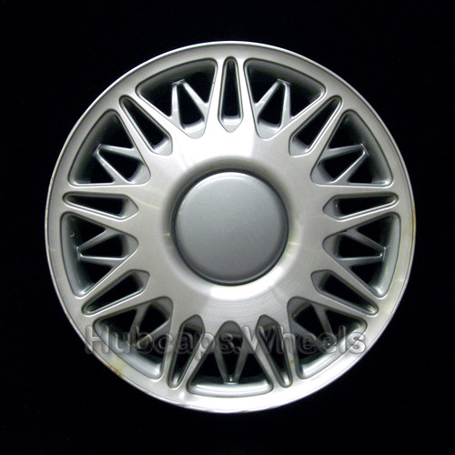 Chrysler Cirrus 15" hubcap 1997 - Used, Excellent Condition