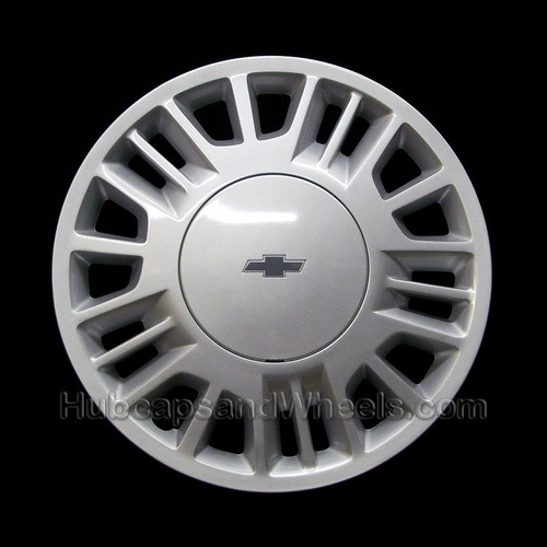 Chevy Malibu 15" hubcap 2000-2005 - Professionally Reconditioned - solid logo