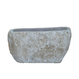 Seitenansicht Riverstone-Becken, naturbelassene Oberfläche, innen poliert.