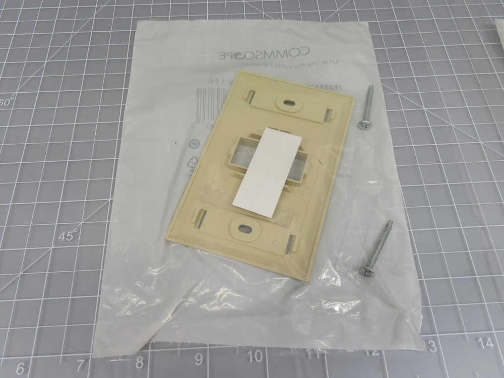 LOT OF 5 COMMSCOPE M14L-266 760181727 PROWHITE FACEPLATE T199439