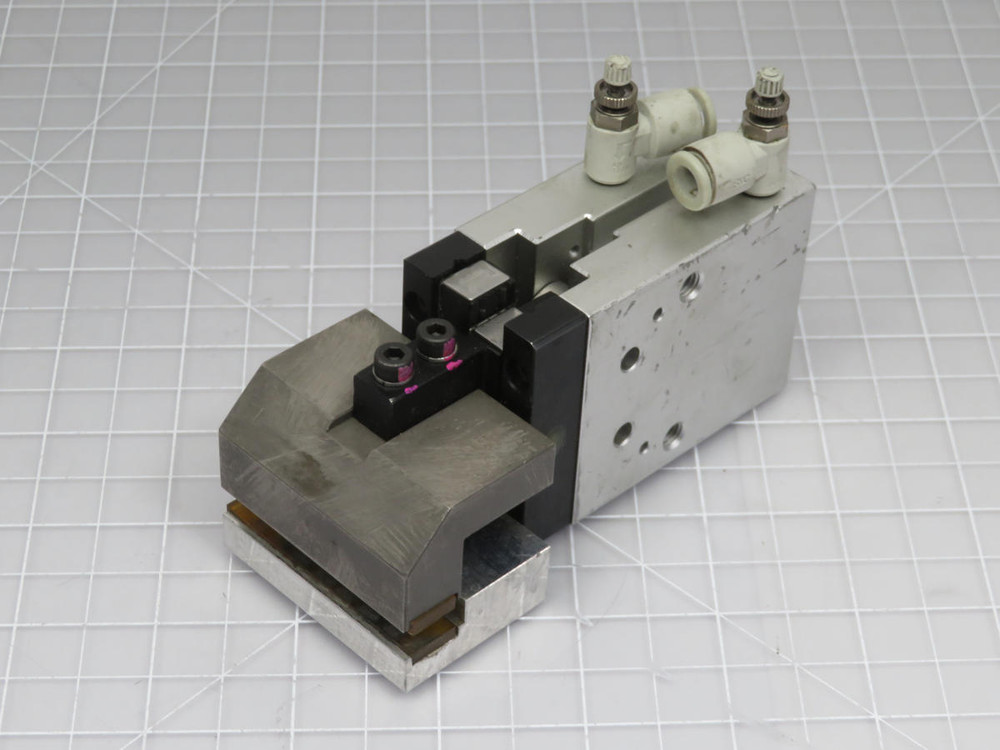 CKD BHA-05CS1 0301G COMPACT CROSS ROLLER PARALLEL HAND T200526