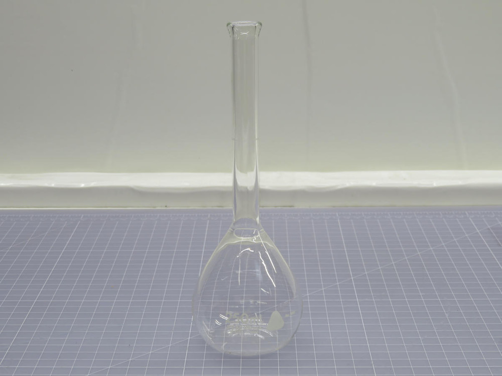 Lot of 6 Pyrex  5581  Glass Volumetric Flask  For Sale