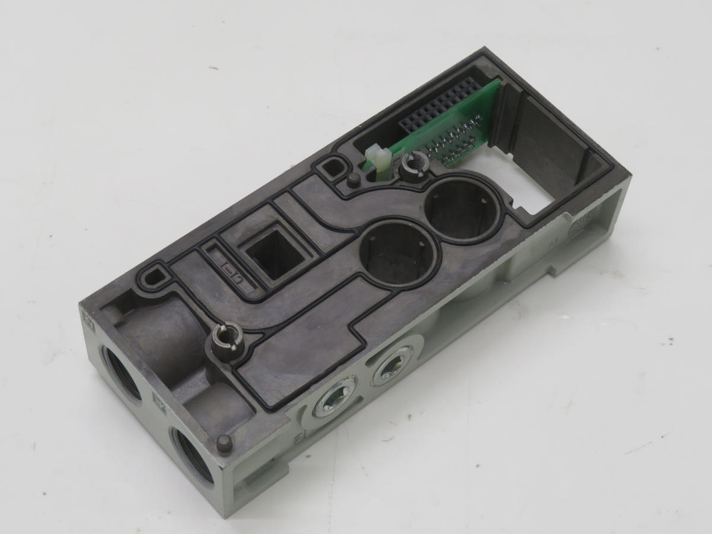 Numatics  206-1279  3/8 Manifold Block Double Z-Board   For Sale