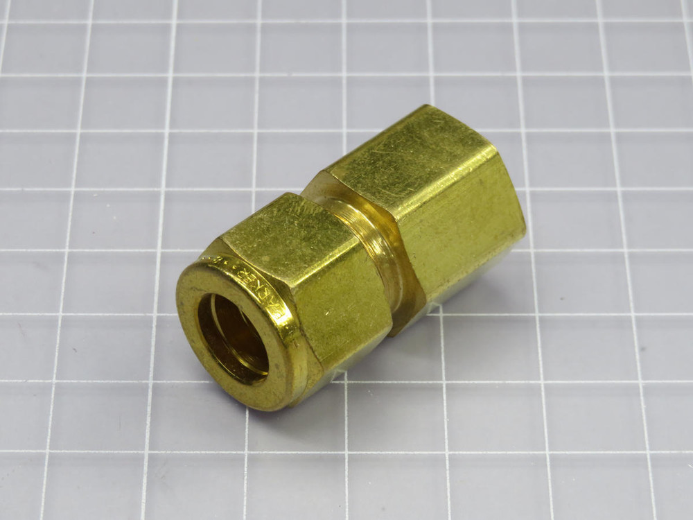 Lot of 4 Parker  8FSC6N-B  Fitting  For Sale